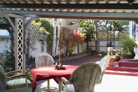 Washington Park West House | Queen Irene's B&B (Upper Level) (Secured Parking)