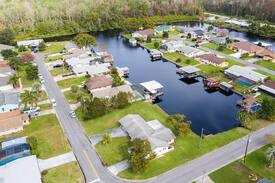 Tavares House | Oma & Opa's Lake House - Home with a View