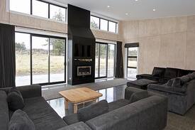 Horopito House | R and R Lodge with Spa and Drying Room