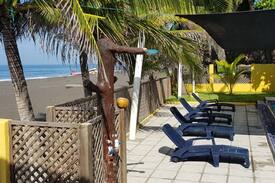 Monterrico Villa | Casa del Barco es una casa a orrilla de playa
