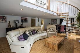 Wraysbury House | Lake View Lodge