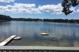 Decatur House | Keeler Lake retreat with private beach!