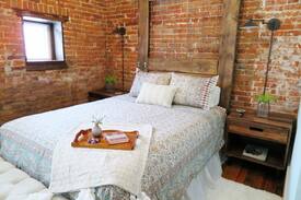 Hermann House | Studio 1892 Guesthouse-New! Downtown Location!