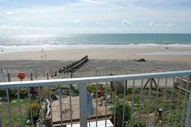 Tywyn House | THE BEACH RETREAT Quirky Beach House
