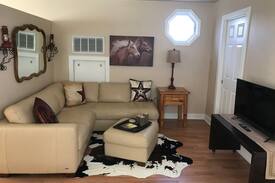 Dixon House | The Loft at Dixon Manor-PRIVATE, CLEAN & COZY