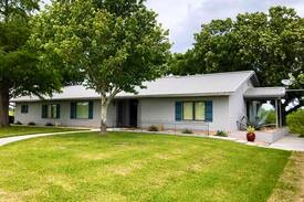 Cuero Cabin | Chisholm Guest House- 5th generation family ranch.