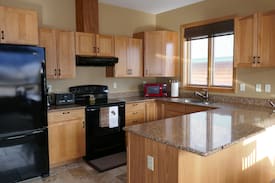 Gardiner Cabin | TROUT HAVEN MOUNTAIN VIEW at Yellowstone River