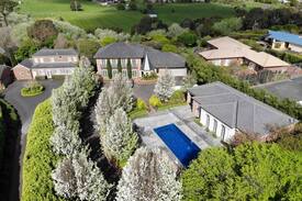 Warrnambool Cabin | Peacock House - Warrnambool