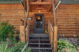 Fountain Cabin | Luxury log cabin w/access to Ford Lake! Sleep 14!