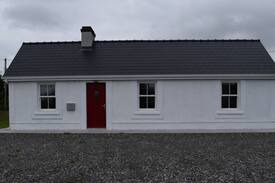 Foxford Cabin | Cosy, Modern Cottage located near River Moy