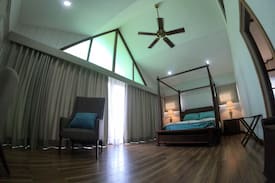 Calamba Villa | Luxury Home in Tagaytay Highlands