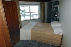Little Sands Bed & Breakfast | Cliffside Inn: The Lookout Suite