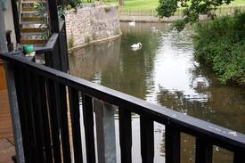 Ruthin Apartment | LLETY MAES FFYNNON [ Rhuthun waterside apartment]
