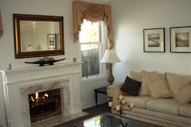 Warrnambool House | "Jamieson Cottage" - Warrnambool