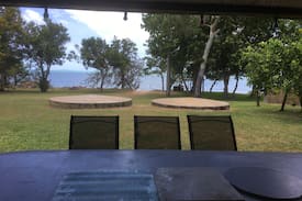 Bowen House | BRISK BAY BEACH FRONT HOME