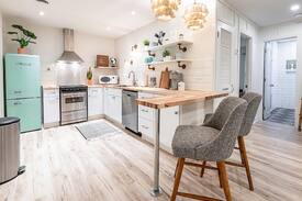 Mount Pleasant Apartment | Boho Beach Bungalow Close to EVERYTHING