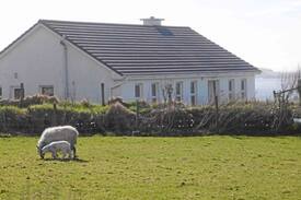 Dunquin House | Liosin Na greine