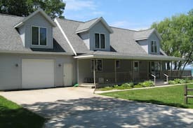 Caseville House | Dale's Lakefront Cottages - 1 of 7