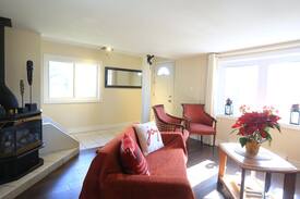Niagara Falls House | FALLSVIEW COTTAGE- WALKING DISTANCE TO THE FALLS
