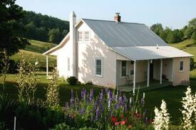 Dugspur Cabin | The Knoll Cottage on the Lee Farm