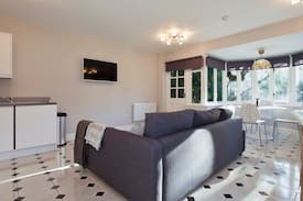 Godstone House | Squirrels