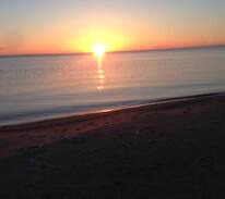 Sauble Beach Cabin | Maple Leaf Cottage-Sauble. Small dogs welcome!