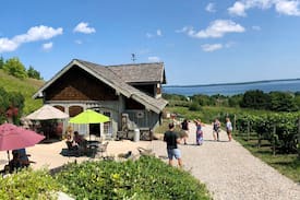 Suttons Bay Villa | The Villa at Willow Vineyards and Winery