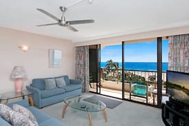 Currumbin Apartment | Rocks Resort 4E - Currumbin Beachfront