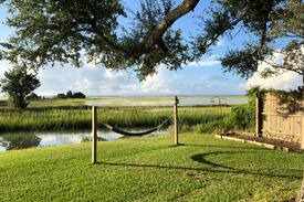 Mount Pleasant House | Cottage on the Creek - Waterfront Guest House