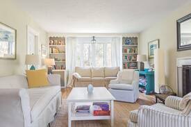 Manchester-by-the-Sea Cabin | Smith Point Carriage House near Singing Beach