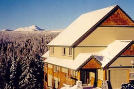 Courtenay Villa | Strathcona Vacation Rental on Mount Washington