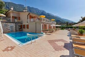 Malcesine Apartment | La Cioca-Pool-Terrace-view lake- Garden.Garage -2° Level