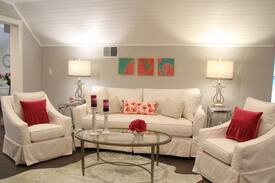 Covington Apartment | The Charmant, Beautiful Downtown Covington Loft
