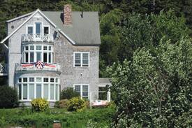 Southport House | Maine Stowaway Cottage/Your Year-Round Destination
