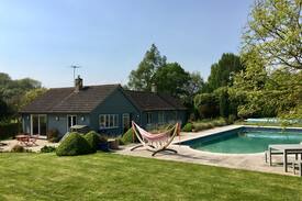 Bilting Cabin | Peaceful, stylish hideaway near Wye, Kent.