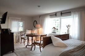 Elimaki Apartment | Soiniityn kartano, Ebban huone