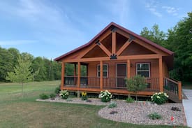 Munising Cabin | Pictured Rocks Cabins - (Miners King Suite)