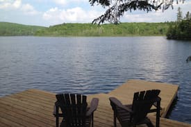 Sainte-Cecile de Masham Cabin | Lakeside Cozy Bear Cabin