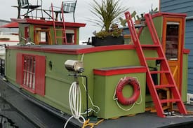 Westlake Boat Rental | Sugar Shack Houseboat on Lake Union