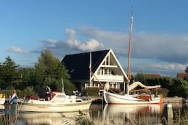 Grou Villa | Villa Icarus aan het water