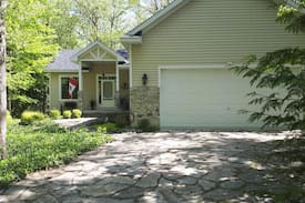 Grand Bend Cabin | Lake Time Cottage - (4 Bdrms in Southcott Pines)