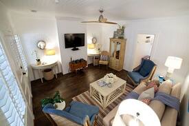 Tybee Island House | Jackie's Barefoot Cottage - Tybee Island, Ga