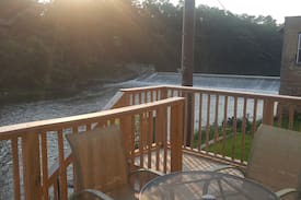 Albany Apartment | Sugar River Hideaway