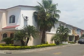 Machala House | Casa esquinera disponible en Ciudad Verde, Machala