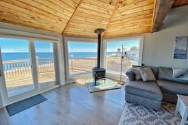 Newbury House | Plum Royale: Plum Is. beachfront w/stunning views