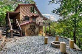 Blue Ridge Cabin | ❤️ Calico Cabin Mtn Views! Hot tub, Firepit, pets!