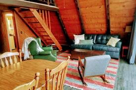 Flat Hollow Marina Cabin | Cozy Cabin in the woods on Norris Lake