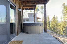 Lead Cabin | Ramblin' Rose