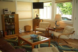 Lincoln City House | Siletz River Front Retreat