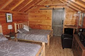 Tellico Plains Hotel | Silver Top Cabins at the Tellico Overlook Cabin 1